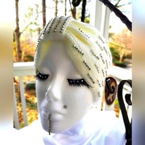 NEW! Stylish beaded headband for the fashionista in you🤩